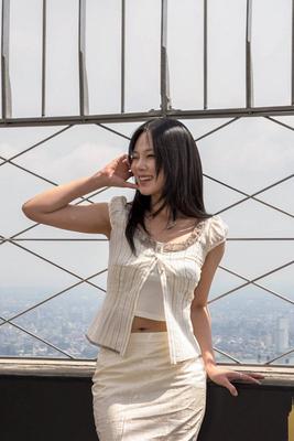 Bibi visits empire state building to celebrate first world tour-stock-foto