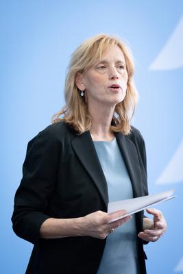 Pressekonferenz, Karin Prien-stock-foto