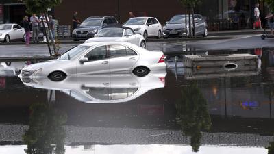 Heftige Gewitter und Unwetter beenden die Hitzewelle in Westdeutschland. Fr?her als geplant zogen Unwetter ?ber Westdeut-stock-foto