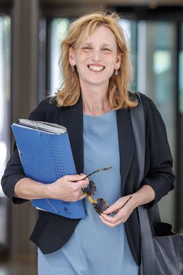 Pressekonferenz mit Karin Prien (CDU), Bundesfamilienministerin-stock-foto