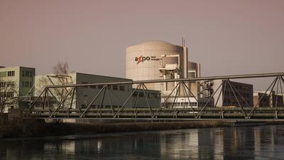 D?ttingen, Schweiz - 23. Februar 2021: Prominent zu sehen der Reaktor 1 des Atomkraftwerk Beznau.-stock-photo