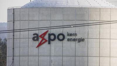 D?ttingen, Schweiz - 23. Februar 2021: Betreiberin des AKW Beznau 1 und 2 ist die Axpo, welche das Kernkraftwerk im Aar-stock-photo