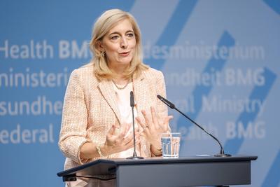 Pressekonferenz mit Bundesgesundheitsministerin Nina Warken (CDU)-stock-foto