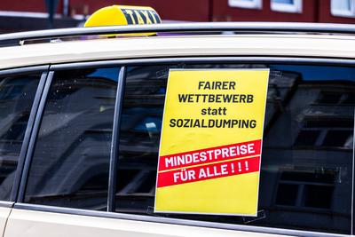 Bundesweite Aktion der Taxi-Fahrer in Bonn 02.07.2025-stock-foto