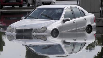 Heftige Gewitter und Unwetter beenden die Hitzewelle in Westdeutschland. Fr?her als geplant zogen Unwetter ?ber Westdeut-stock-foto