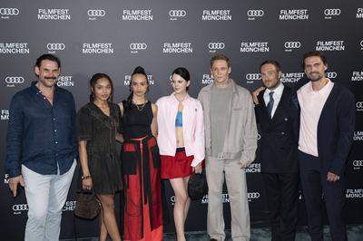 Alexander Beyer, Sira-Anna Faal, Salber Lee Williams, Ruby O. Fee, Matthias Schweigh?fer, Frederick Lau, Philip Koch-stock-foto