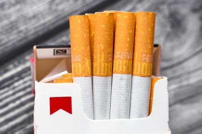 Germany, Bavaria 21 May 2024: Italian Marlboro cigarette pack on a table from a duty free store, concept health and taxe-stock-foto