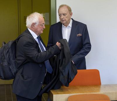Mit seinem Anwalt Hans-Joachim Eckert / Star-Koch Alfons Schuhbeck Anklage wegen Subventionsbetrug vor Gericht in M?nche-stock-foto