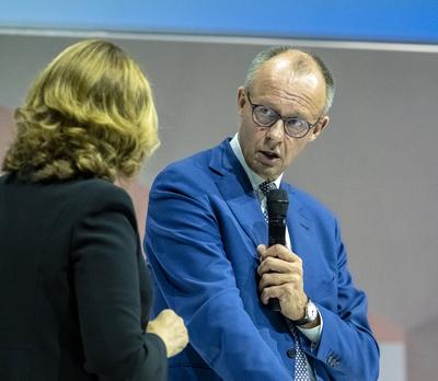 Bankwirtschaftliche Tagung - BK Friedrich Merz-stock-foto