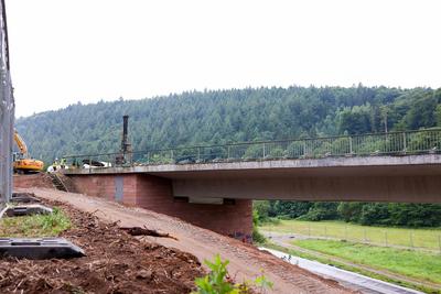 Abrissarbeiten der Talbr?cke bei Bad-K?nig-Zell-stock-foto