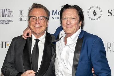 Tom Arnold und Michael Madsen bei der Preisverleihung vom 25. Arpa International Film Festival im Beverly Hilton Hotel.-stock-photo