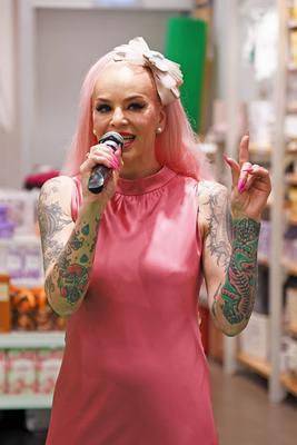 Belle la Donna beim WALK of Mumuso in der Mall of Berlin im Rahmen der Berlin Fashion Week SS26 (Fr?hling / Sommer 2026)-stock-foto