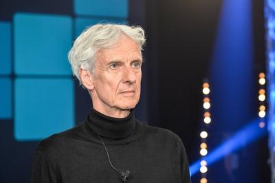 WDR Sendung Ich stelle mich Schauspieler Mathieu Carriere bei Sandra Maischberger in der TV Se-stock-foto