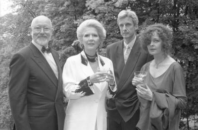 Bildnummer: 56782274  Datum: 01.12.1993  Copyright: imago/teutopressE. Jacobi, C. H?rbiger, M. Carriere, S. Sinjen (v.li.) 12/93 ker Ernst Jacobi, Christiane H?rbiger, Mathieu Carriere und Sabine Sinjen (v.li.) 1993 beim Christiane-H?rbiger-Special (ZDF) TV-Produktion TV Produktion Fernsehen Schauspiel Szene Schauspieler Schauspielerin B?hne Theater Film drau?en Au?enaufnahme ?sterreich ?sterreichisch ?sterreicherin Frau Deutschland Deutsche Deutscher deutsch Frauen Mann M?nner Carriere german actor actress actors austrian quer halb drau?en festlich neutral l?cheln l?chelnd sw People xdp x0x 1993 quer 56782274 Date 01 12 1993 Copyright Imago  e Jacobi C H?rbiger M Carriere S  V left 12 93 KER Ernst Jacobi Christiane H?rbiger Mathieu Carriere and Sabine  V left 1993 the Christiane H?rbiger Special ZDF TV Production TV Production Television Acting Scene Actor Actress Stage Theatre Film outside Outside view Austria Austro Austria woman Woman Germany German German German Women Man Men Carriere German Actor actress Actors Austrian horizontal half outside festive neutral Smiling smiling black and white Celebrities XDP x0x 1993 horizontal-stock-foto