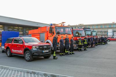 Weitere Feuerwehrtechnik und Personal aus dem Erzgebirgskreis zur Waldbrandbek?mpfung nach Gohrischheide aufgebrochen ? Neuer Haushalt des Freistaates Sachsen sorgt f?r Kritik-stock-foto