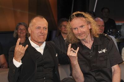 Joja Wendt Pianist mit Holger H?bner Huebner Wacken Festival Gruender zu Gast in der NDR Talkshow aus dem NDR 3 Studio am 04.Juli 2025 in Hamburg Hamburg Deutschland *** Joja Wendt pianist with Holger H?bner Huebner Wacken Festival Gruender as guest on the NDR talk show from the NDR 3 studio on July 04, 2025 in Hamburg Hamburg Germany-stock-foto
