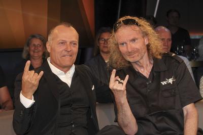 Joja Wendt Pianist mit Holger H?bner Huebner Wacken Festival Gruender zu Gast in der NDR Talkshow aus dem NDR 3 Studio am 04.Juli 2025 in Hamburg Hamburg Deutschland *** Joja Wendt pianist with Holger H?bner Huebner Wacken Festival Gruender as guest on the NDR talk show from the NDR 3 studio on July 04, 2025 in Hamburg Hamburg Germany-stock-foto