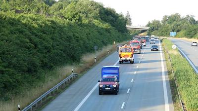 Weitere Feuerwehrtechnik und Personal aus dem Erzgebirgskreis zur Waldbrandbek?mpfung nach Gohrischheide aufgebrochen ? Neuer Haushalt des Freistaates Sachsen sorgt f?r Kritik-stock-foto