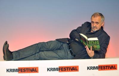 Krimi Festival in M?nchen , BMW Welt , Autor Jussi Adler Olsen aus Kopenhagen , D?nemark 22.03.2015-stock-foto