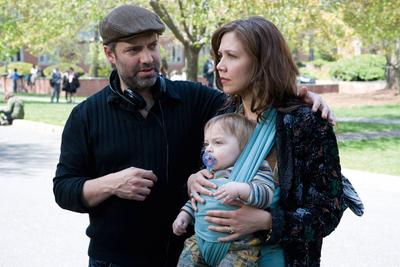 Away We Go (2009) - filmstill Sam Mendes (Director) & Maggie Gyllenhaal on the set of Away We Go (2009) - - - EDITORIAL-stock-foto