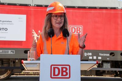 Premiere f?r Zukunftstechnologie im Schieneng?terverkehr - Pressetermin.-stock-foto