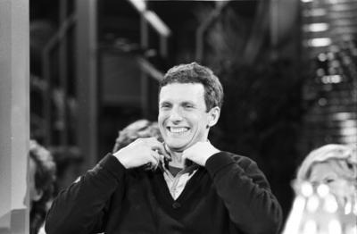 Bildnummer: 56677348  Datum: 08.01.1984  Copyright: imago/teutopressMathieu Carriere (Schauspieler) 01/84 cho Mathieu Carriere in der NDR-Talkshow am 8. Januar 1984 Deutschland Deutscher deutsch Fernsehen TV Film Kino Schauspiel Talk Show Fernsehstudio Kulisse german actor kurzhaarig leger Hemdkragen Pullover halb Portrait quer sitzend l?chelnd sw People x0x xsk 1984 quer 56677348 Date 08 01 1984 Copyright Imago  Mathieu Carriere Actor 01 84 Cho Mathieu Carriere in the NDR Talk show at 8 January 1984 Germany German German Television TV Film Cinema Acting Talk Show Television Backdrop German Actor short casual Shirt collar Sweater half Portrait horizontal seated smiling black and white Celebrities x0x xSK 1984 horizontal-stock-foto