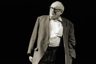 Deutsches Theater / Kammerspiele Ernst JANDL, Wien,?sterreich 1.8.1925 - 9.6.2000 Der Poet Ernst Jandl 1992 in Berlin.-stock-foto