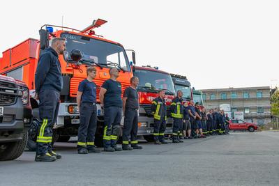 Weitere Feuerwehrtechnik und Personal aus dem Erzgebirgskreis zur Waldbrandbek?mpfung nach Gohrischheide aufgebrochen ? Neuer Haushalt des Freistaates Sachsen sorgt f?r Kritik-stock-foto
