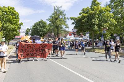 Demonstration Abschiebegefaengnis-stock-foto