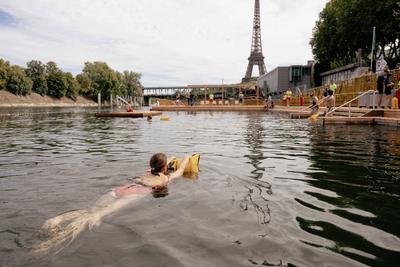 Opening of several bathing sites on the Seine river inside Paris-stock-foto