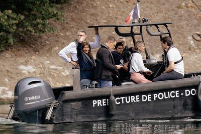 Opening of several bathing sites on the Seine river inside Paris-stock-foto