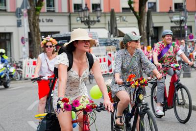 Fancy Cyclista Ride M?nchen Am Samstag, 5. Juli 2025, veranstaltete der ADFC M?nchen den ersten Fancy Cyclista Ride f?r-stock-foto