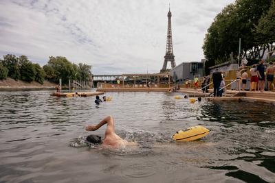 Opening of several bathing sites on the Seine river inside Paris-stock-foto