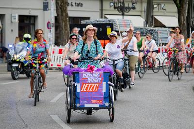 Fancy Cyclista Ride M?nchen Am Samstag, 5. Juli 2025, veranstaltete der ADFC M?nchen den ersten Fancy Cyclista Ride f?r-stock-foto