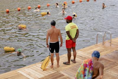 Opening of several bathing sites on the Seine river inside Paris-stock-foto