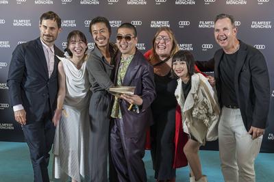 Clemens Schick , Soujiro Sanada mit Team, Anna Hints-stock-foto