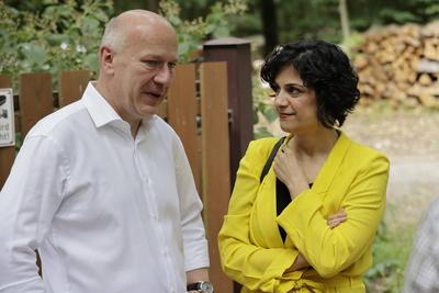 Regierende B?rgermeister von Berlin, Kai Wegner, Gollaleh Ahmadi, B?ndnis 90/Die Gr?nen, Berlin, Spandauer Forst, Gru?wo-stock-foto