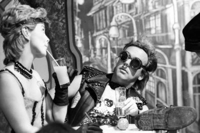 WWF Club Show am 30 09 1983 die Moderatoren Marijke Amado und Frank Laufenberg als Punk kost?miert-stock-foto