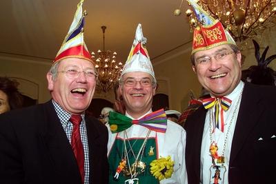 Bildnummer: 50390128  Datum: 20.02.2004  Copyright: imago/Fernando BaptistaDr. Christean Wagner (li., GER/CDU/Hessischer Justizminister), Christoph B?hr (GER/CDU-Fraktionsvorsitzender Rheinland Pfalz) und Dr. Franz Josef Jung (re., GER/CDU-Fraktionsvorsitzender Hessen) mit Narrenkappen anl?sslich der Fernsehsitzung - Mainz bleibt Mainz, wie es singt und lacht - in Mainz , Personen , optimistisch; 2004, Mainz, TV, Fernsehen, Fernsehsendung, Karneval, Fastnacht, Fasching, Karnevalssitzung, Karnevalssitzungen, Fastnachtssitzung, Fastnachtssitzungen, Prunksitzung, Prunksitzungen, Faschingssitzung, Faschingssitzungen, Politiker,; , quer, Kbdig, Gruppenbild, close, Landespolitik, Politik, Deutschland, Randbild, People / Christian-stock-foto