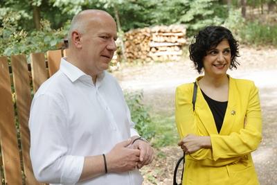 Regierende B?rgermeister von Berlin, Kai Wegner, Gollaleh Ahmadi, B?ndnis 90/Die Gr?nen, Berlin, Spandauer Forst, Gru?wo-stock-foto