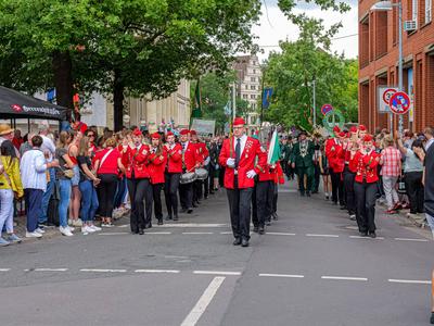Sch?tzenausmarsch 2025 in Hannover Dicht gedr?ngt s?umten 10.000 von Besuchern die gesamte Strecke und begr??ten lauthal-stock-foto