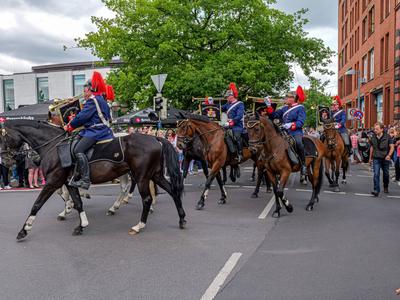 Sch?tzenausmarsch 2025 in Hannover Viele Traditionsvereine boten ein buntes Bild am 3,5 Kilometer langen Ausmarschweg. *-stock-foto
