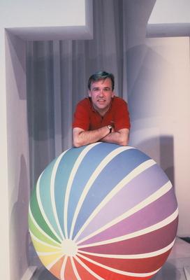 Moderator Frank Laufenberg posiert f?r die SAT1 Show Frank und Frei am 07.09.1990 *** Presenter Frank Laufenberg poses f-stock-foto