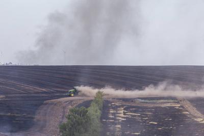 Feldbrand in Obernauendorf-stock-foto