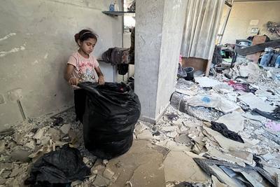 A view of damage at Rimal Clinic building-stock-foto