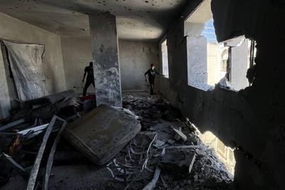 A view of damage at Rimal Clinic building-stock-foto