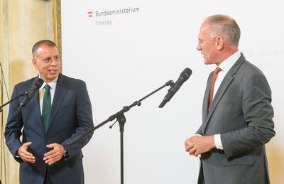 20250707 Doorstep des Inneministers mit dem Jordanischeninnenministers-stock-foto