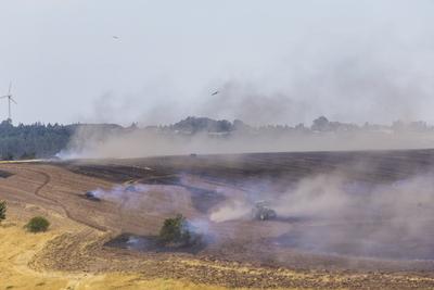 Feldbrand in Obernauendorf-stock-foto