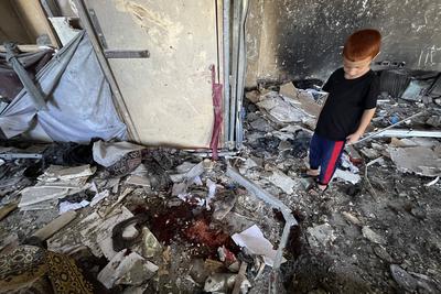 A view of damage at Rimal Clinic building-stock-foto