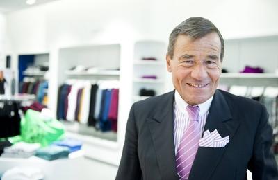 Wolfgang Grupp Inhaber von Trigema Trikotwarenfabrik Gebrueder Mayer in seinem Geschaeft in in-stock-foto